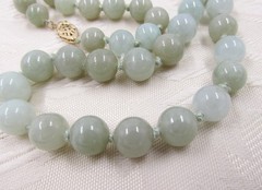 Jade Jadeite Bead Necklace 14K Gold Clasp 22″ Chinese Export Vintage Knotted