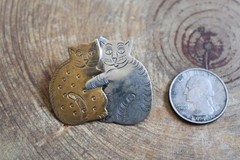Gold Tone Brass & Silver Tone CATS KITTENS HUGGING Pin