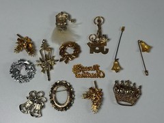 Lot Of 14 VTG Christmas Holiday Brooch Pin Multicolor Enamel Gold Silver Tone