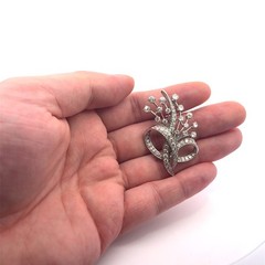 Platinum Diamond (1.75-2.00ct) Vintage Brooch Pin