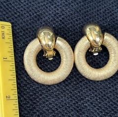 Vtg Les Bernard Vc Large Brushed Gold Tone, Door Knocker RUNWAY Clip Earrings