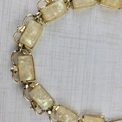 Vintage Cream Faux Mop Confetti Thermoset Lucite Gold Tone Choker Necklace 16″