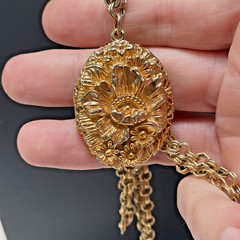 Vintage Napier Flower Locket Pendant w/ Original Photo on Gold Toned Chain 28″
