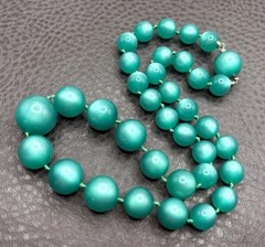 Vintage Moonglow Teal Green Lucite Graduated Bead Necklace Choker 17”