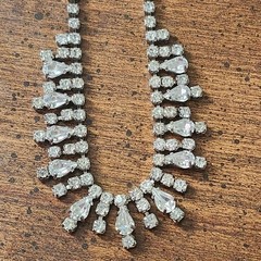 Vintage Clear Glass Rhinestone Bib Necklace Silver Tone Teardrop Collar 15.5in