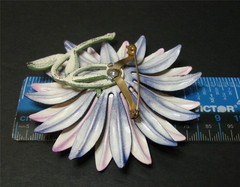 Vintage Retro Mod 60’s Shades of Purple Layered Enamel Metal Daisy Flower Pin Br