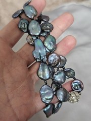 Vtg Iridescent Peacock Pearl Beaded 18″ Necklace Magnetic Rhinestone Clasp