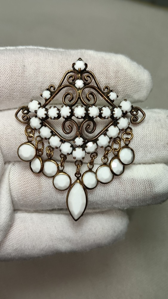 Vintage Juliana Delizza and Elster White Milk Glass Waterfall Pin Brooch