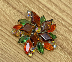 Vintage Juliana D&E Topaz Amber Green Rhinestone Brooch Clip-On Earrings Set