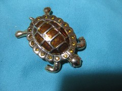 Lauren Conrad Signed Vintage Turtle Pin Gold Tone Honey Colored Enamel brooch