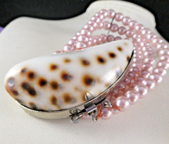 Pretty Seashell Bracelet Pink Pastel Beads Large Shell Silver Plated Metal