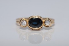 Vintage Circa 1980s 18k Gold Natural Diamond And Oval Cut Sapphire Ring