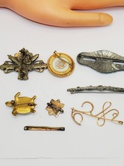 Vintage Brooch Estate Jewelry Brooch Lot For Repair!(26)