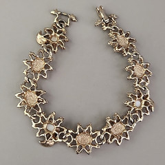 Vintage Flower Chain Bracelet Burst Textured 12mm MOP Bead Gold Tone 6.5″