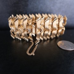 CORO VINTAGE TEXTURED GOLD TONE WIDE BRACELET FRANCOIS W/SAFETY 7.5” LONG