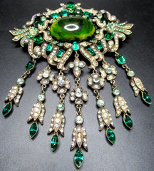 EISENBERG ORIGINAL Ultra RARE 5″ Green Rhinestone BAKELITE Vintage Pin Brooch