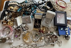 Over 3lbs Of Grandma’s Vintage Costume Jewelry Lot Old & New Basket Included!