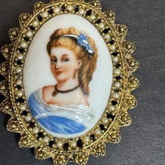 Vintage Limoges Cameo Brooch Pin France Hand Painted Porcelain Gold Tone Pearl