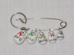 Vintage Costume Jewelry Pin 5 Hand Painted Gray Kittens Cats Graduated Dangling