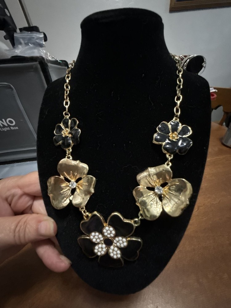 Vintage Gold Tone Dogwood Blossom Flower Statement Necklace