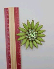 Vintage Green Glass/Rhinestone Faceted Acrylic Daisy Brooch Set Goldtone Metal