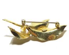 Vintage Signed BB Binders Brothers 12K Gold Filled Pearl Accent Leaf Brooch