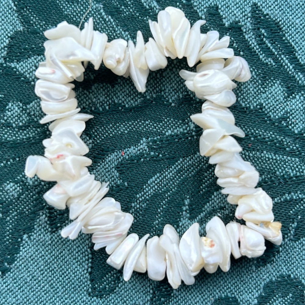 Vintage White Mother of Pearl Shell Stretch Bracelet Natural Shell Chips