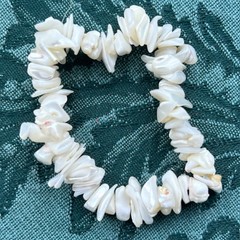 Vintage White Mother of Pearl Shell Stretch Bracelet Natural Shell Chips