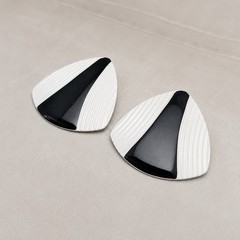 Vintage Stud Earrings Very Large Off White & Black Retro Curved Triangle – Marks