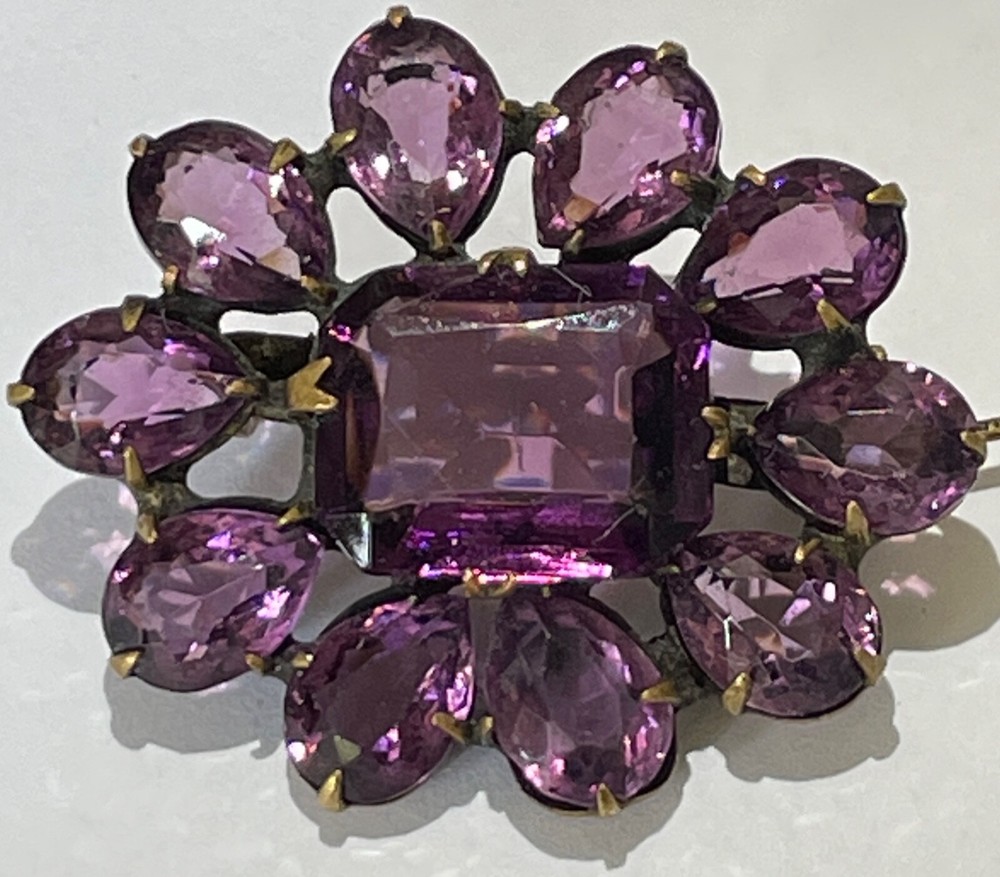 ANTIQUE CZECHOSLOVAKIA FACETED PURPLE CRYSTAL GLASS FLOWER PIN