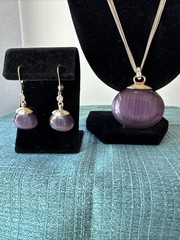 VTG Monet Gold Tone 4 Strand Chain Purple Cat’s Eye Pendant Necklace & Earrings