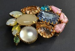 Vtg JULIANA D&E Cluster Faceted Multicolor Rhinestone Brooch & Clip-On Earrings