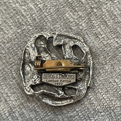 Cardinal BIRDS AND BLOOMS Limited Edition 1999 Vintage Pin Silver Leaves