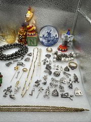 Junk Jewelry Lot Craft Vintage Miscellaneous Items Great Variety! – A