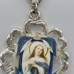 Vintage Virgin Mary Lucite Pendant Necklace Blue Faceted Religious Medal 18”