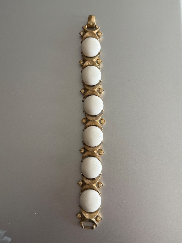 Vintage Sarah Coventry White Lucite and Rhinestones Gold Tone 7 inches Bracelet