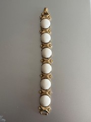 Vintage Sarah Coventry White Lucite and Rhinestones Gold Tone 7 inches Bracelet
