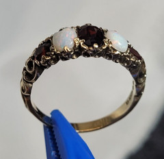 Vintage 375 9K Yellow Gold Opal & Almandine Garnet Ring Size 6.75