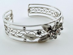 Vintage Krementz Silver Tone Metal Floral Design Openwork Cuff Bracelet 6.75 In
