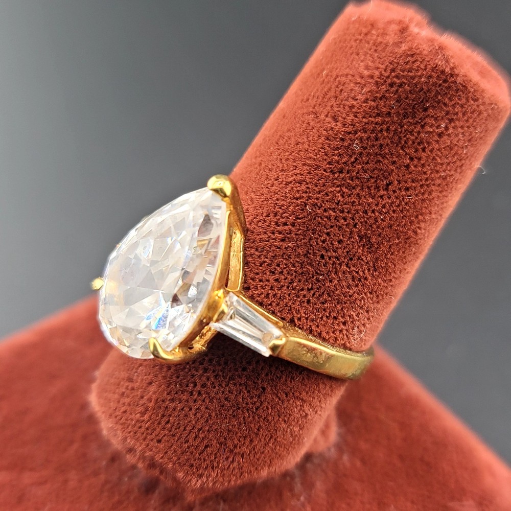 Vtg Sz 6 Ring Lg Teardrop Pear 2 Baguette Cubic Zirconia 18KGE Fashion Jewelry
