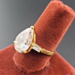 Vtg Sz 7 Ring Lg Teardrop Pear 2 Baguette Cubic Zirconia 18KGE Fashion Jewelry