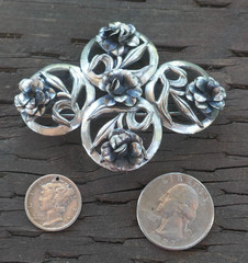 Vintage Designer CORO Sterling Silver Open-Work Flower Designed Brooch – 17.4g.