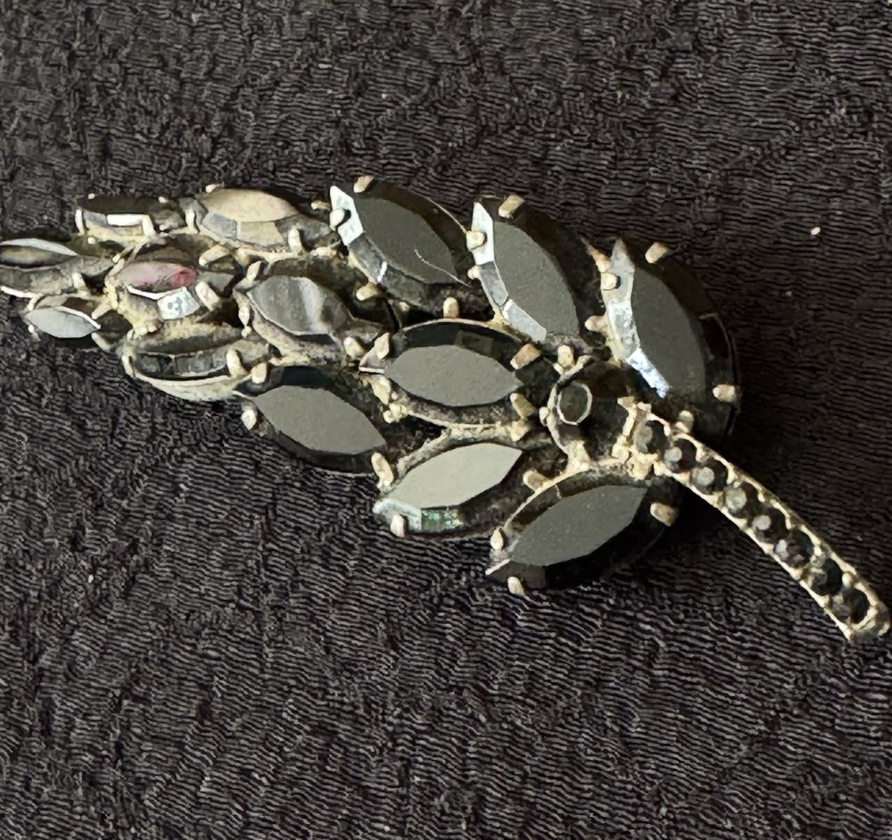 Jet Rhinestone Silver-Tone Leaf Pin Brooch Navette Mid-Century Juliana Vintage