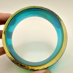VTG Blue & Green Lucite Wide Bangle Bracelet Encased Peacock Feather Chunky Boho