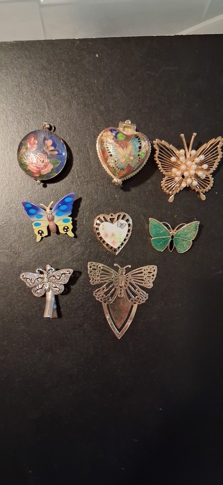 Vintage 7 PIECES Butterfly Lot. Signed Monet and Unsigned PIECES GOLD-TONE METAL