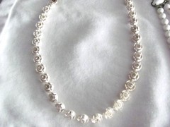 LOT OF 17 PIECES OF VINTAGE COSTUME JEWELRY NECKLACES & BRACELETS ALL WEARABLE