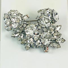 STUNNING AUSTRA Rhinestone Cluster Silver Tone Estate Brooch Ring Construction