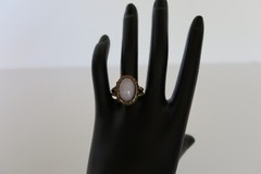 Vtg pink polished stone cabochon brass tone braided open band adjustable ring