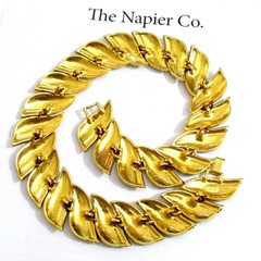 VTG RUNWAY BOOK PC WIDE NAPIER BLACK ENAMEL GP “MODERN ARTS” NECKLACE WEIGHTY