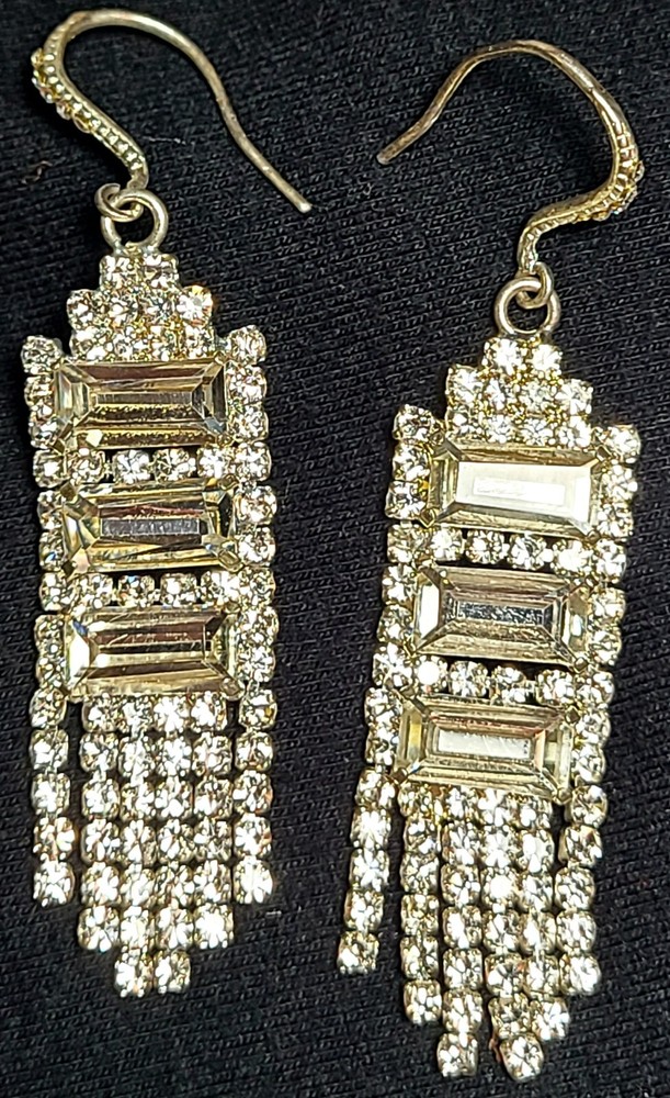 VINTAGE STUNNING SILVER TONE CLEAR CRYSTAL GLASS DANGLE PIERCED EARRINGS